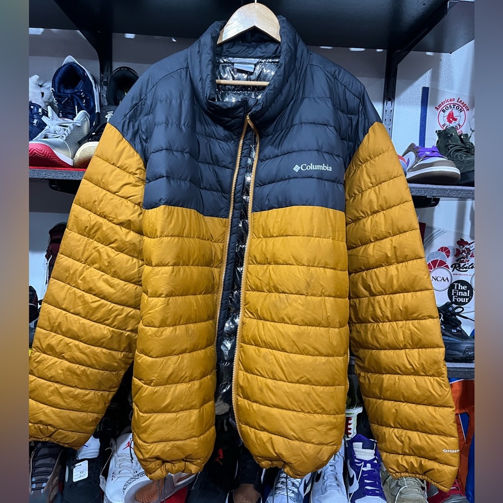 Columbia Men's Black and Tan Puffer Jacket